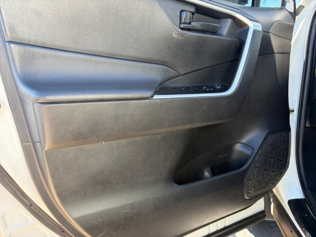 Used 2022 Toyota RAV4 LE AWD/4WD image 13