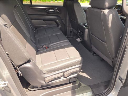 Used 2025 Chevrolet Suburban LT AWD/4WD image 8