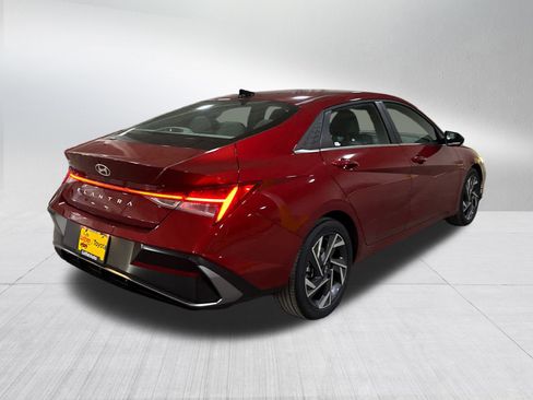 Used 2025 Hyundai Elantra SEL image 4