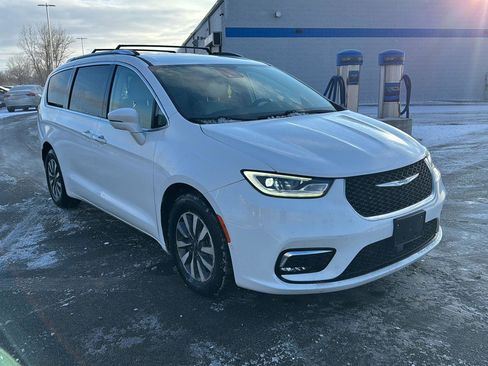 Used 2021 Chrysler Pacifica Touring-L image 7