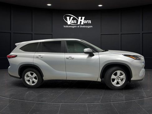 Used 2023 Toyota Highlander LE image 8