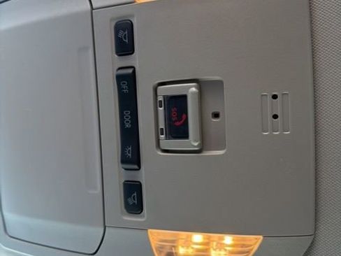 Used 2022 Toyota Highlander LE AWD/4WD image 24