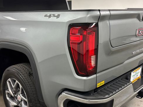Used 2024 GMC Sierra 1500 SLT w/ SLT Convenience Package image 17