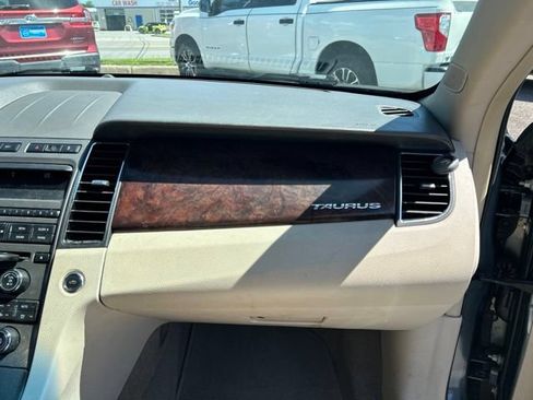 Used 2010 Ford Taurus SEL FWD image 14