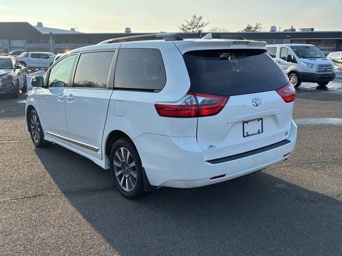 Used 2020 Toyota Sienna LE image 3