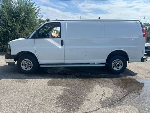 Used 2024 GMC Savana 2500 w/ Driver Convenience Package RWD image 8