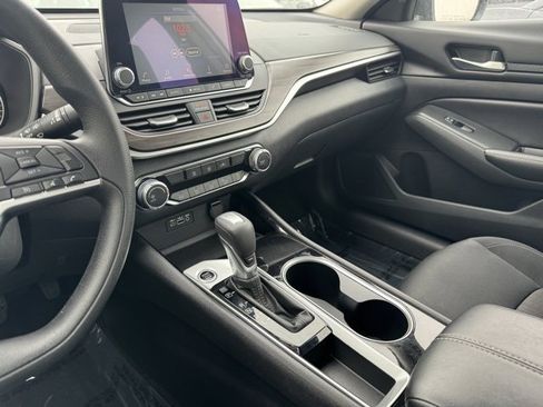 Used 2024 Nissan Altima 2.5 SV image 15