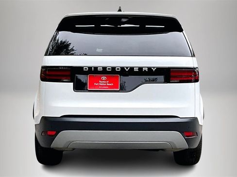 Used 2024 Land Rover Discovery S image 6