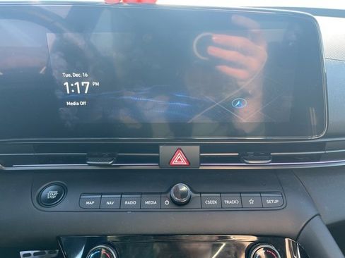 Used 2025 Hyundai Elantra SEL image 22