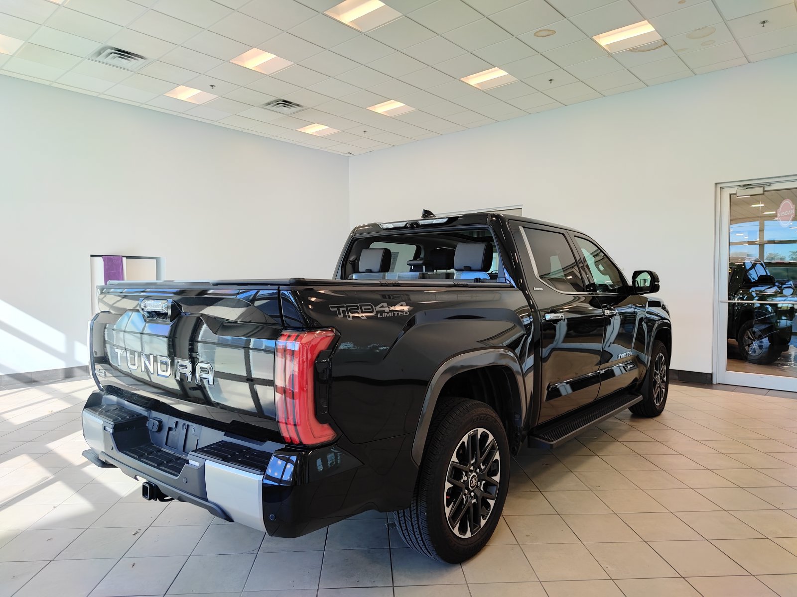 Used 2023 Toyota Tundra Limited AWD/4WD image 3