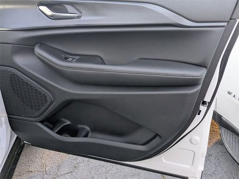 New 2025 Jeep Grand Cherokee Altitude image 31