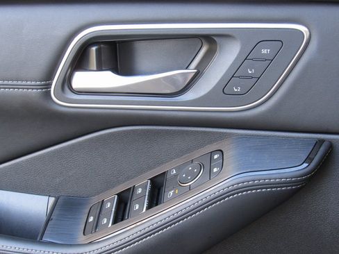 Used 2024 Nissan Rogue Platinum w/ Platinum Premium Package image 36