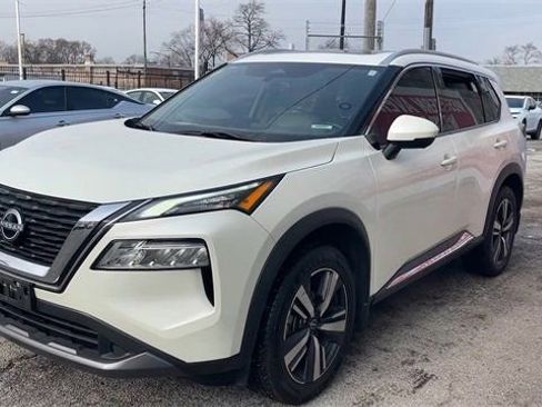 Used 2023 Nissan Rogue SL image 2