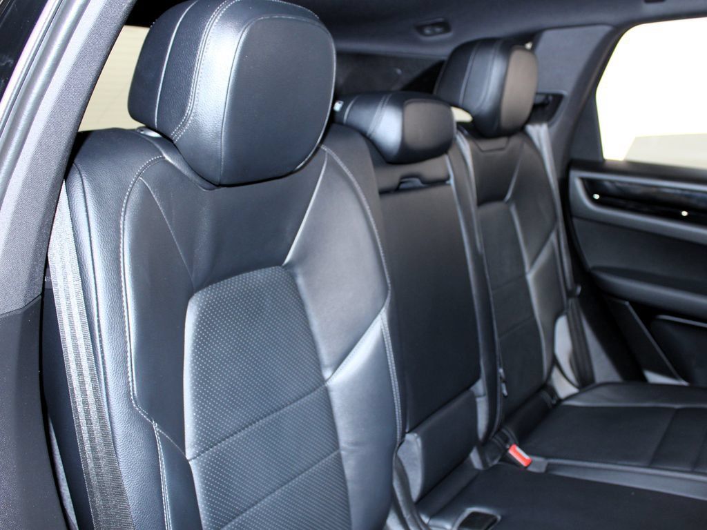 Certified 2023 Porsche Cayenne AWD/4WD image 21