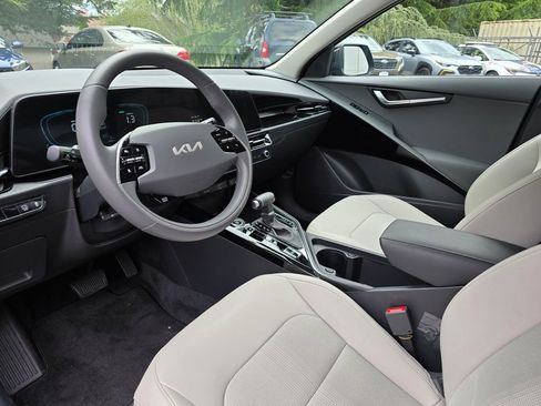 Certified 2025 Kia Niro EX FWD image 11