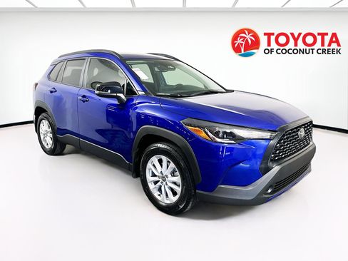 Used 2025 Toyota Corolla Cross LE image 1