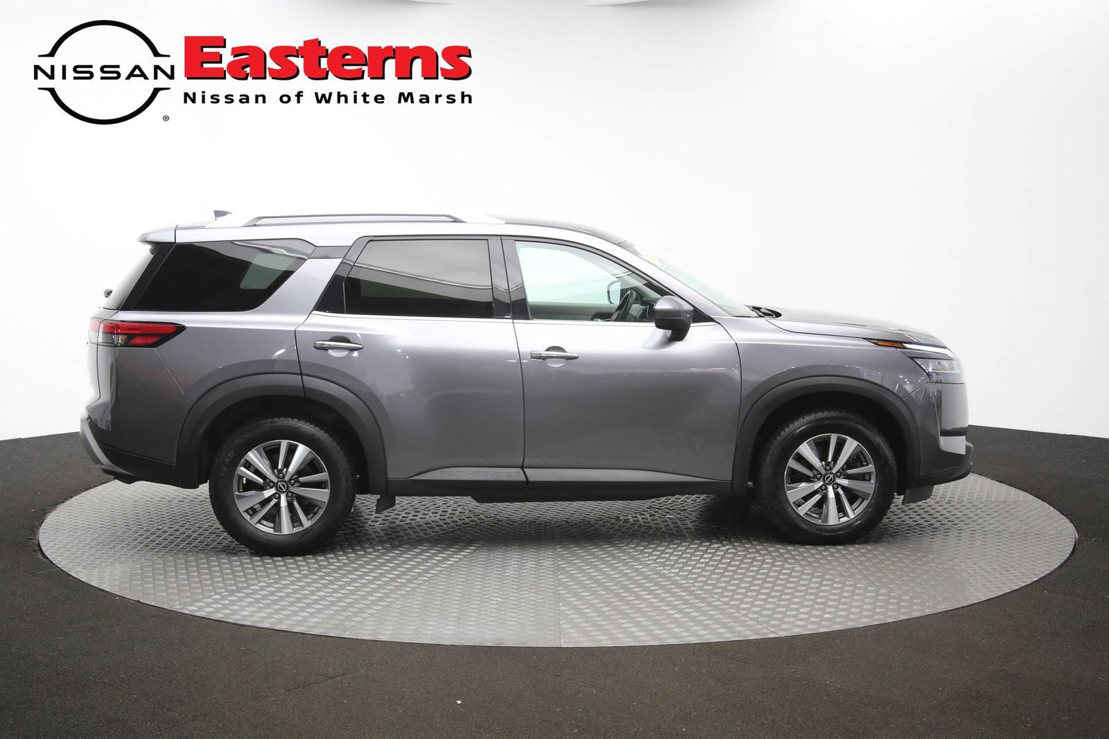 Used 2022 Nissan Pathfinder SL AWD/4WD image 45