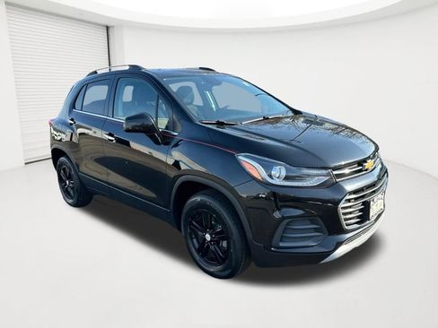 Used 2019 Chevrolet Trax LT w/ LT Convenience Package image 3