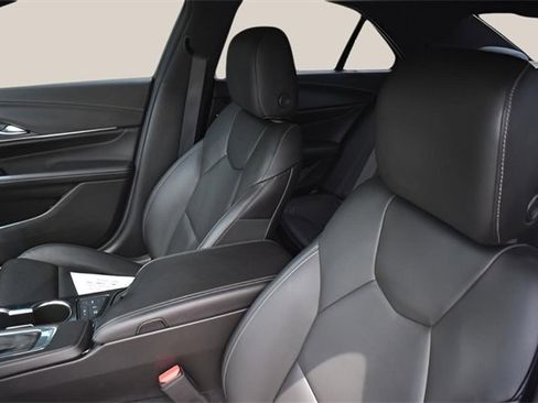 Used 2023 Cadillac CT4 Luxury image 12