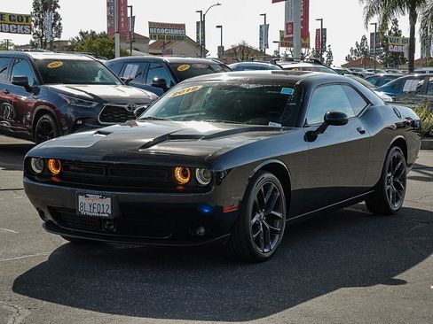 Used 2019 Dodge Challenger SXT w/ Plus Package RWD image 3