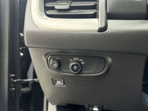 Used 2023 GMC Terrain SLE w/ Driver Convenience Package image 27