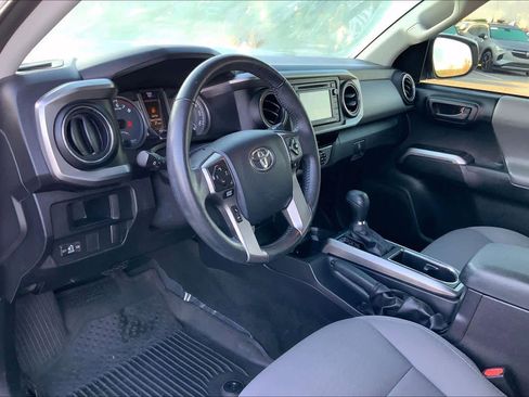 Used 2017 Toyota Tacoma SR5 image 15