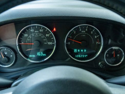 Used 2016 Jeep Wrangler Unlimited Sahara AWD/4WD image 19