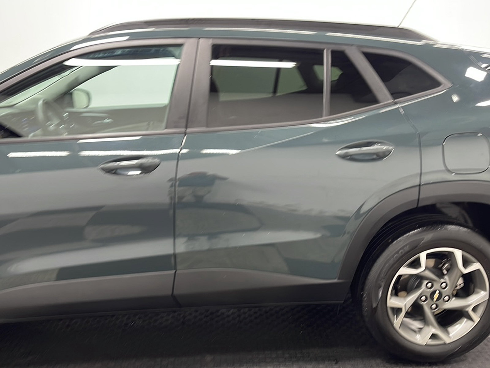 Used 2025 Chevrolet Trax LT FWD image 14