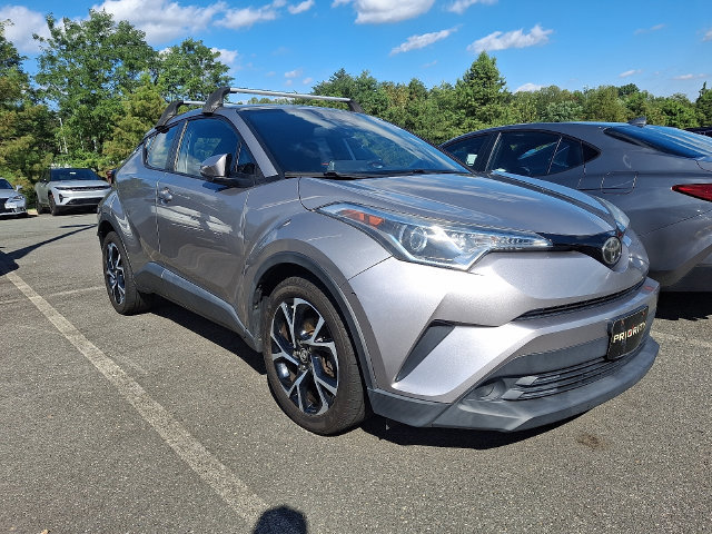 Used 2019 Toyota C-HR XLE FWD image 3