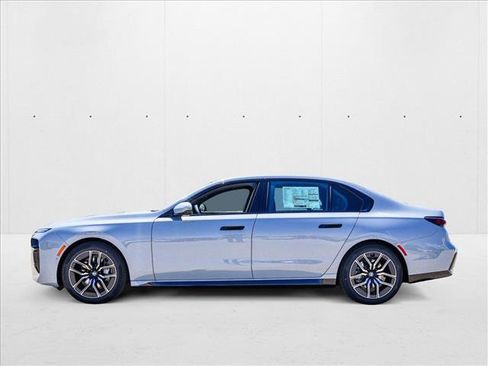 Used 2025 BMW 740i xDrive image 8
