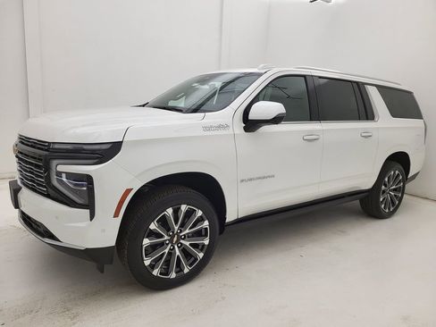 New 2025 Chevrolet Suburban High Country image 30