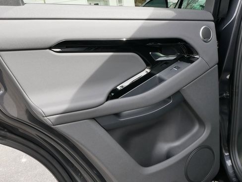 Used 2024 Land Rover Range Rover Evoque Dynamic SE image 38