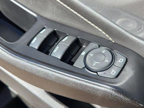 Used 2023 Chevrolet Traverse LT image 19