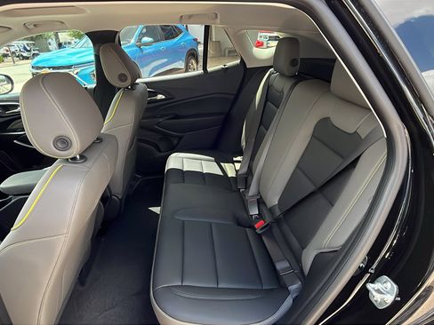 Used 2025 Chevrolet Trax ACTIV w/ Sunroof Package FWD image 24