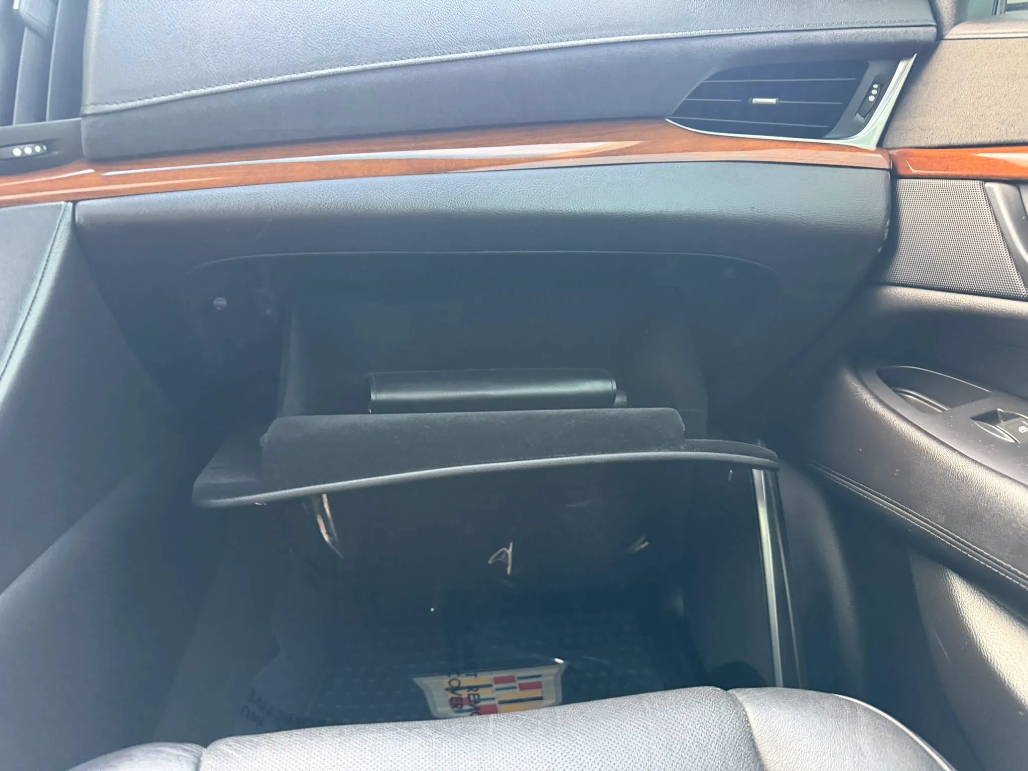 Used 2019 Cadillac Escalade Luxury AWD/4WD image 34