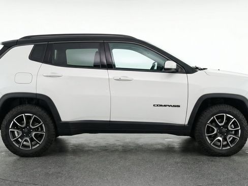 Used 2025 Jeep Compass Trailhawk AWD/4WD image 11
