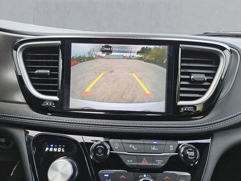 New 2026 Chrysler Pacifica Select image 20