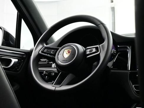 Certified 2025 Porsche Macan AWD/4WD image 20