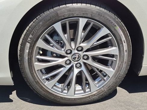 Used 2019 Lexus ES 300h w/ Premium Package FWD image 9