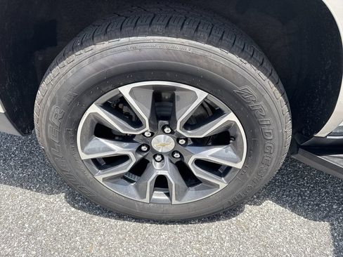 Used 2021 Chevrolet Tahoe LT w/ LT Signature Package AWD/4WD image 17