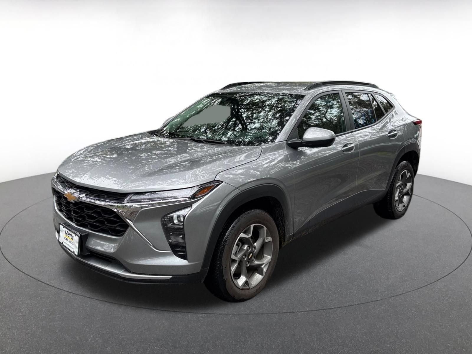 Used 2025 Chevrolet Trax LT FWD image 4