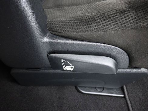 Used 2016 Dodge Grand Caravan SE image 38