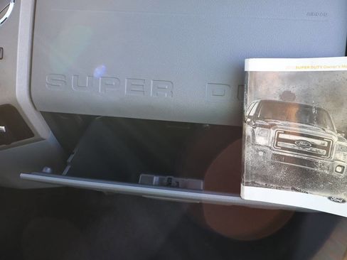 Used 2015 Ford F250 XLT w/ XLT Premium Package image 31