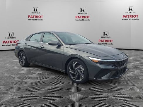 Used 2025 Hyundai Elantra SEL FWD image 7