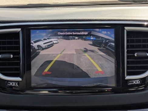 Used 2024 Chrysler Pacifica Touring-L FWD image 30
