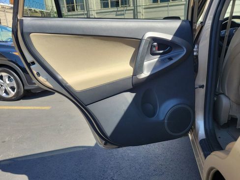 Used 2012 Toyota RAV4 FWD w/ Upgrade Value Pkg image 13