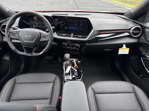 New 2026 Chevrolet Trax RS w/ Sunroof Package FWD image 29