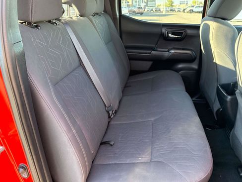 Used 2018 Toyota Tacoma TRD Off-Road w/ Technology Package AWD/4WD image 15
