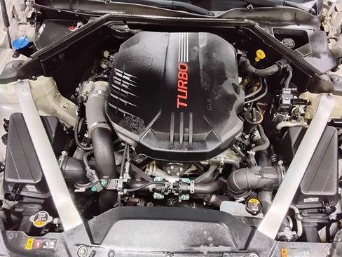 Used 2018 Kia Stinger GT1 RWD image 9