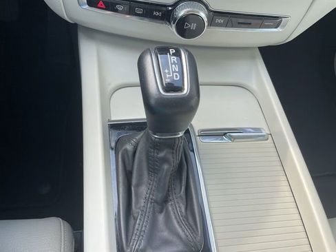 Used 2019 Volvo XC60 T5 Momentum w/ Premium Package image 15